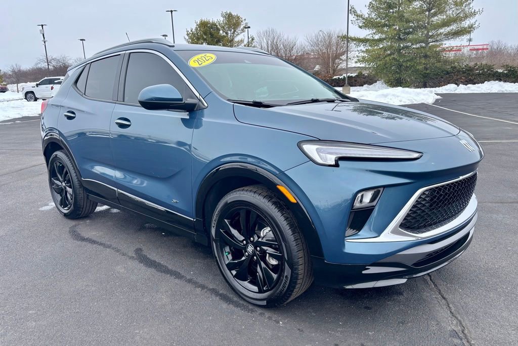 Used 2025 Buick Encore GX Sport Touring image 9