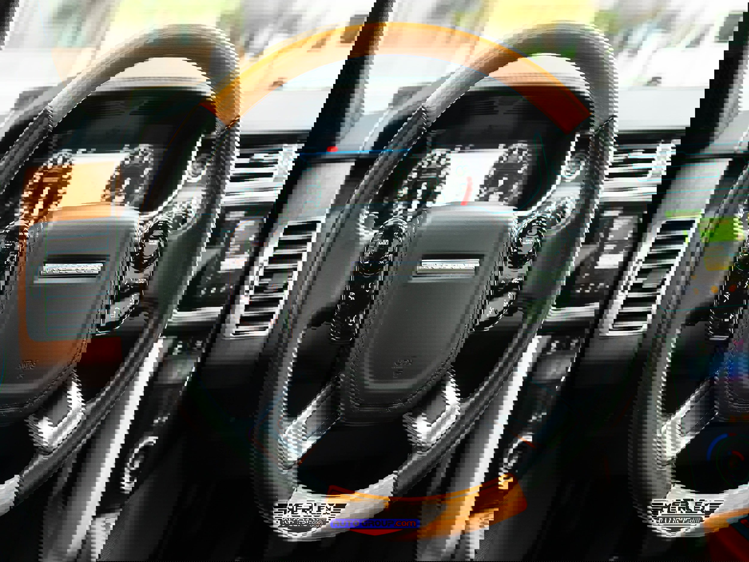 Used 2018 Land Rover Range Rover Long Wheelbase Supercharged image 27