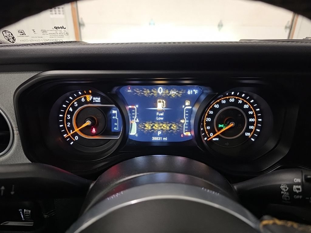 Used 2024 Jeep Wrangler Unlimited Sahara w/ Technology Group AWD/4WD image 19
