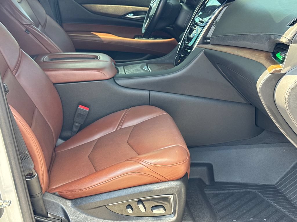 Used 2020 Cadillac Escalade ESV Luxury AWD/4WD image 15