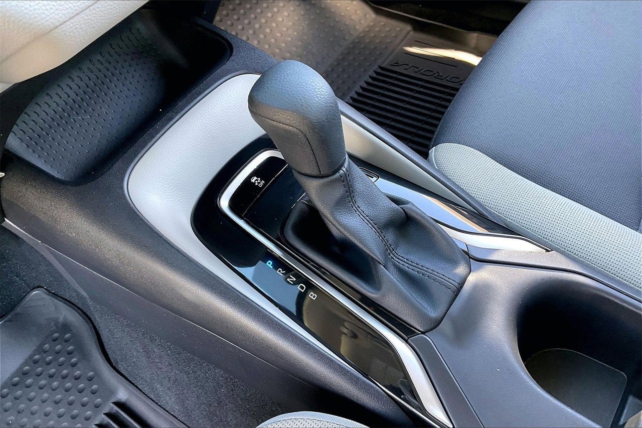 Used 2025 Toyota Corolla LE image 29