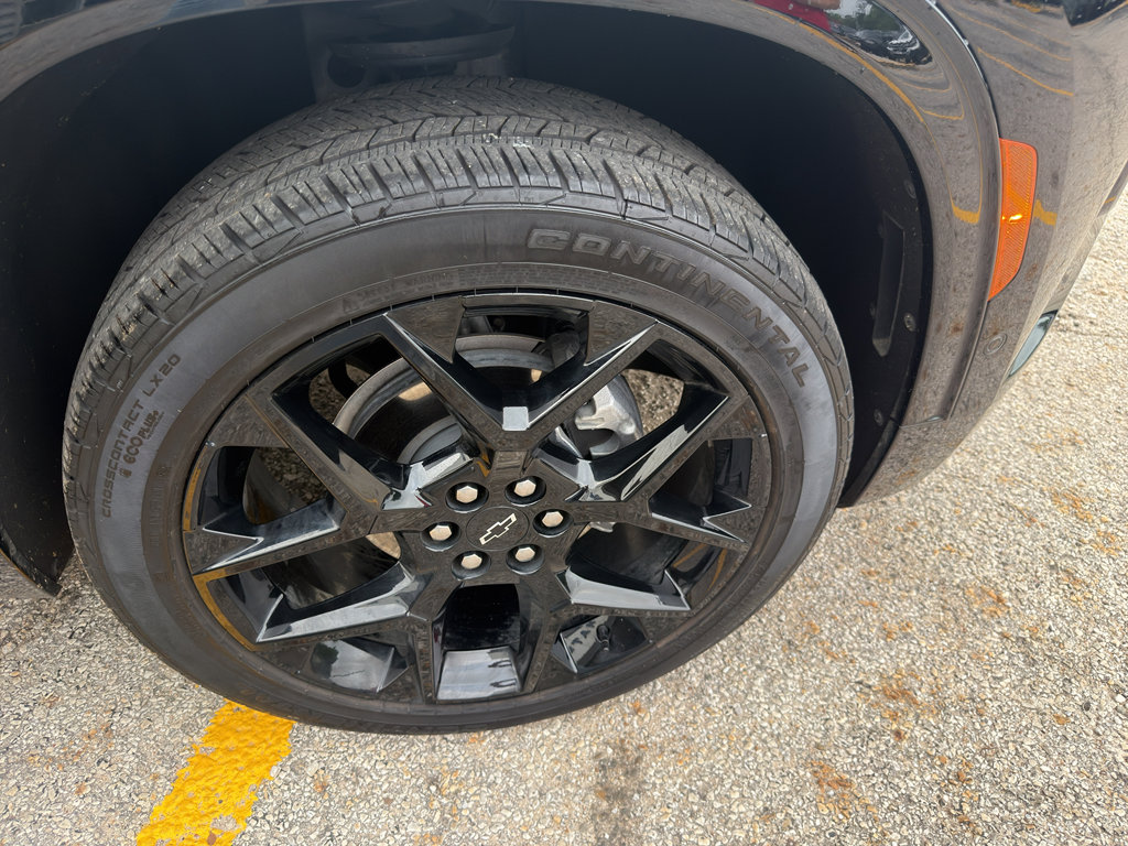 Used 2025 Chevrolet Traverse RS FWD image 17