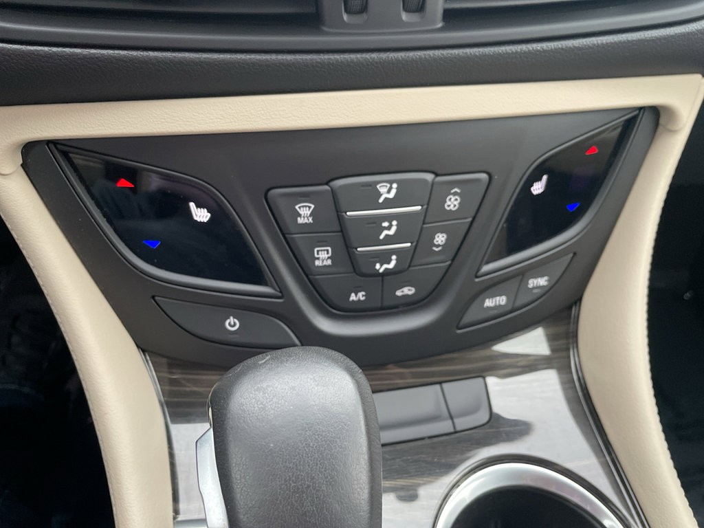 Used 2020 Buick Envision Essence FWD image 21