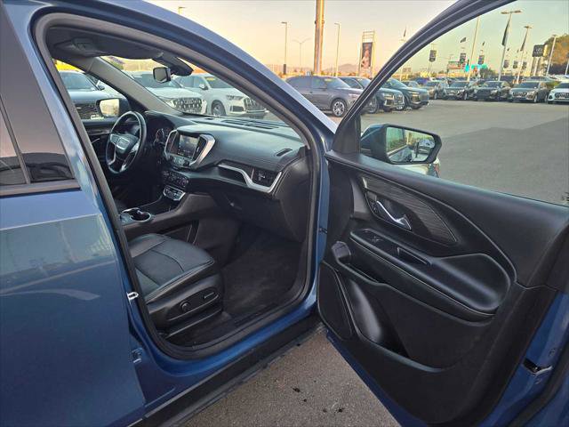 Used 2024 GMC Terrain SLT image 12