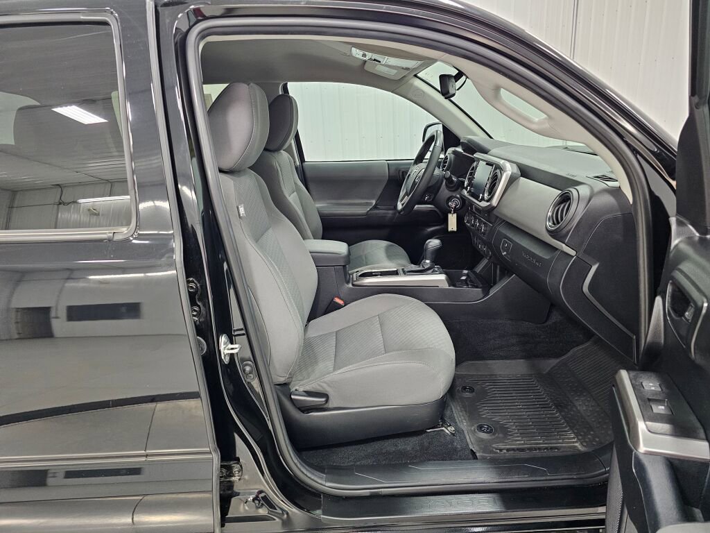 Used 2021 Toyota Tacoma SR5 w/ Technology Package AWD/4WD image 17