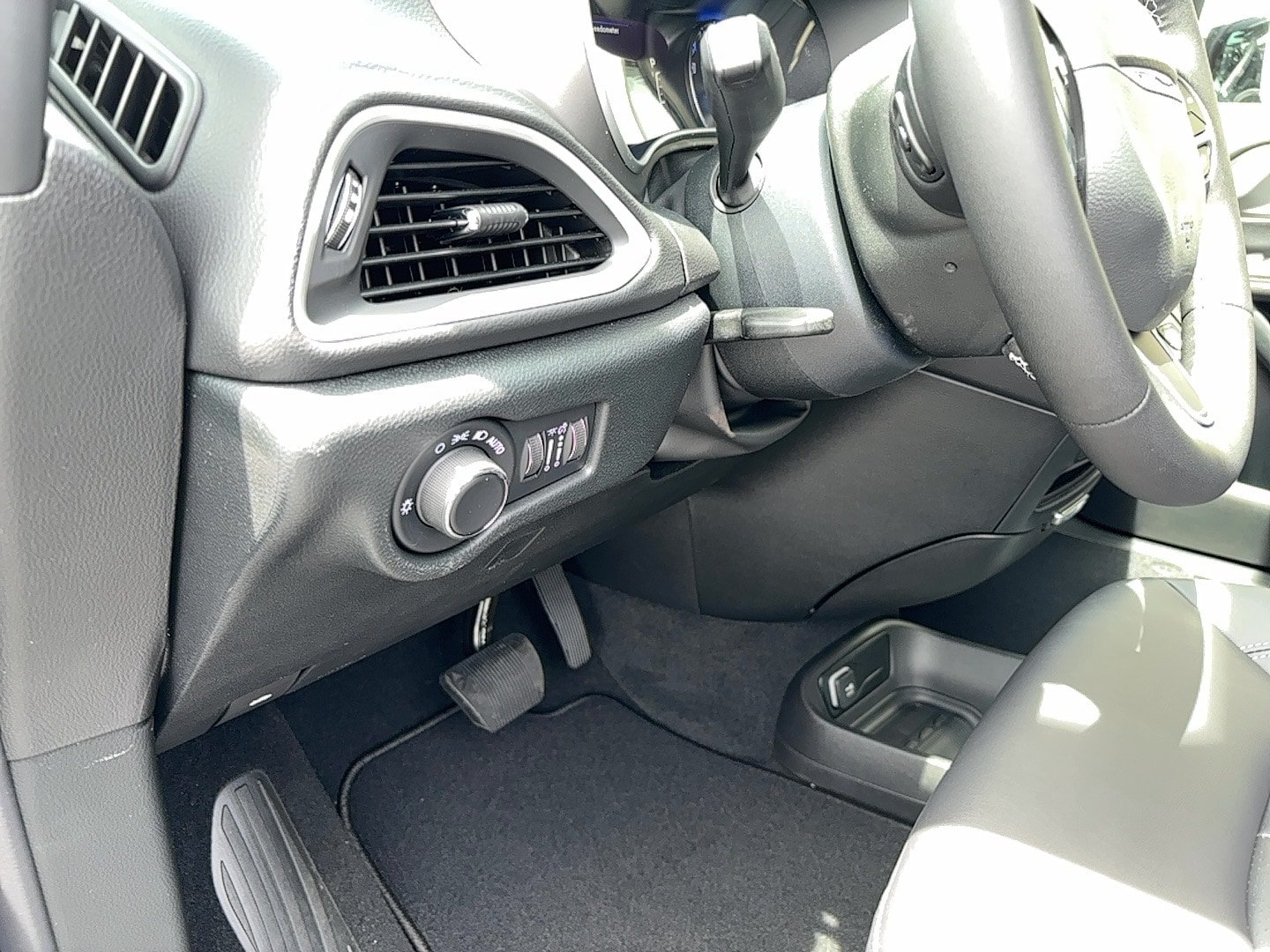 New 2027 Chrysler Pacifica LX FWD image 18