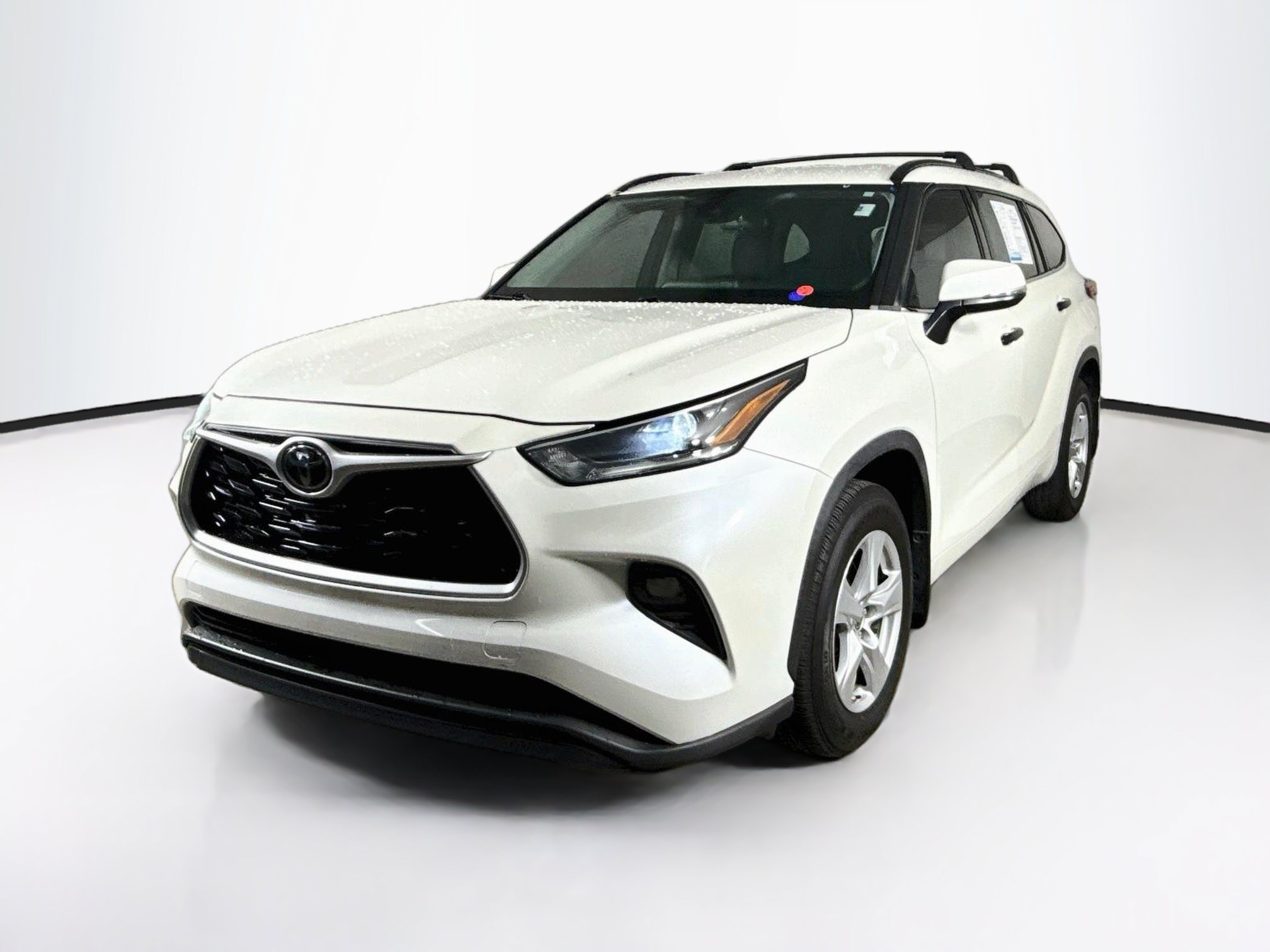 Used 2021 Toyota Highlander L FWD image 4