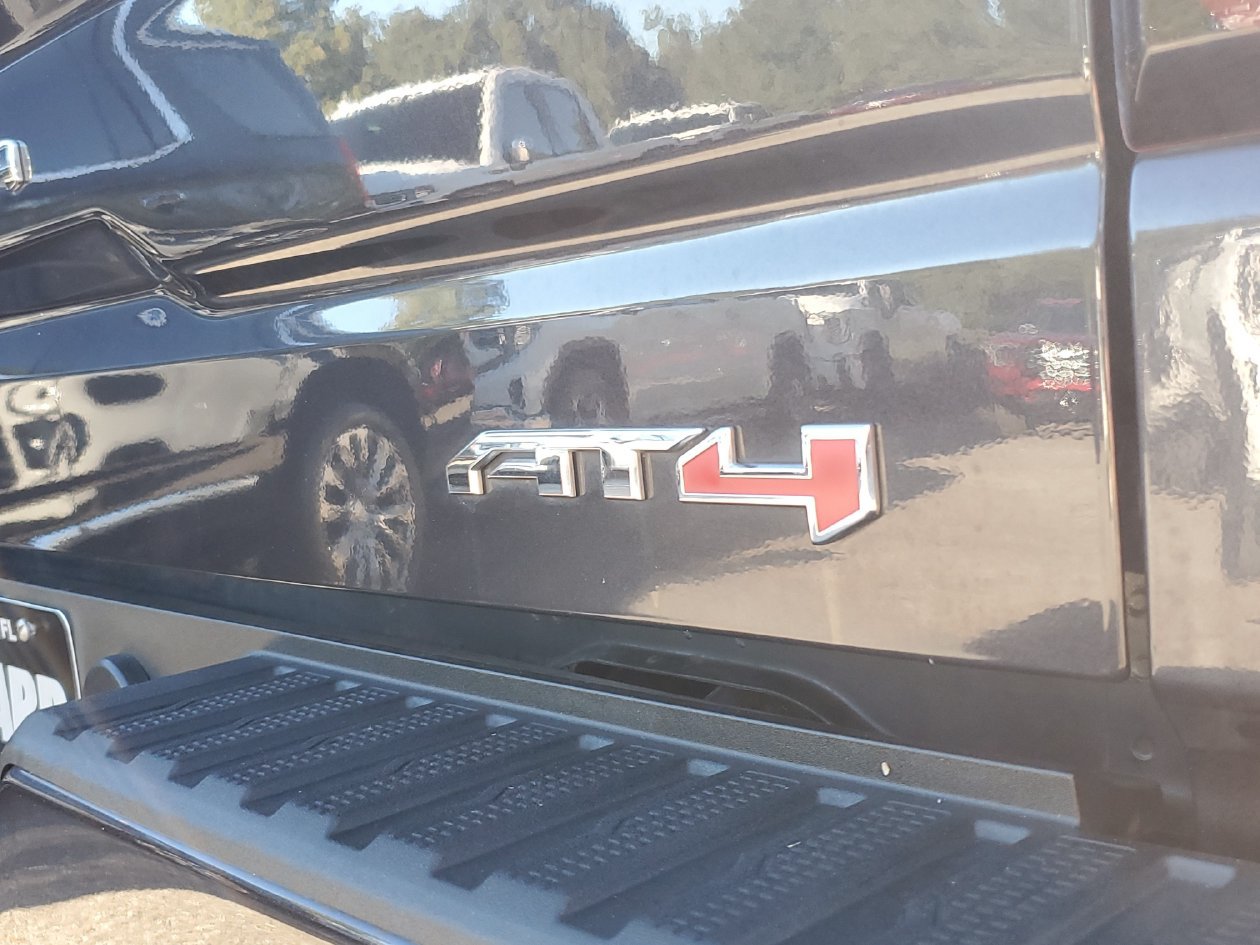 Used 2023 GMC Sierra 1500 AT4 w/ AT4 Premium Package AWD/4WD image 8