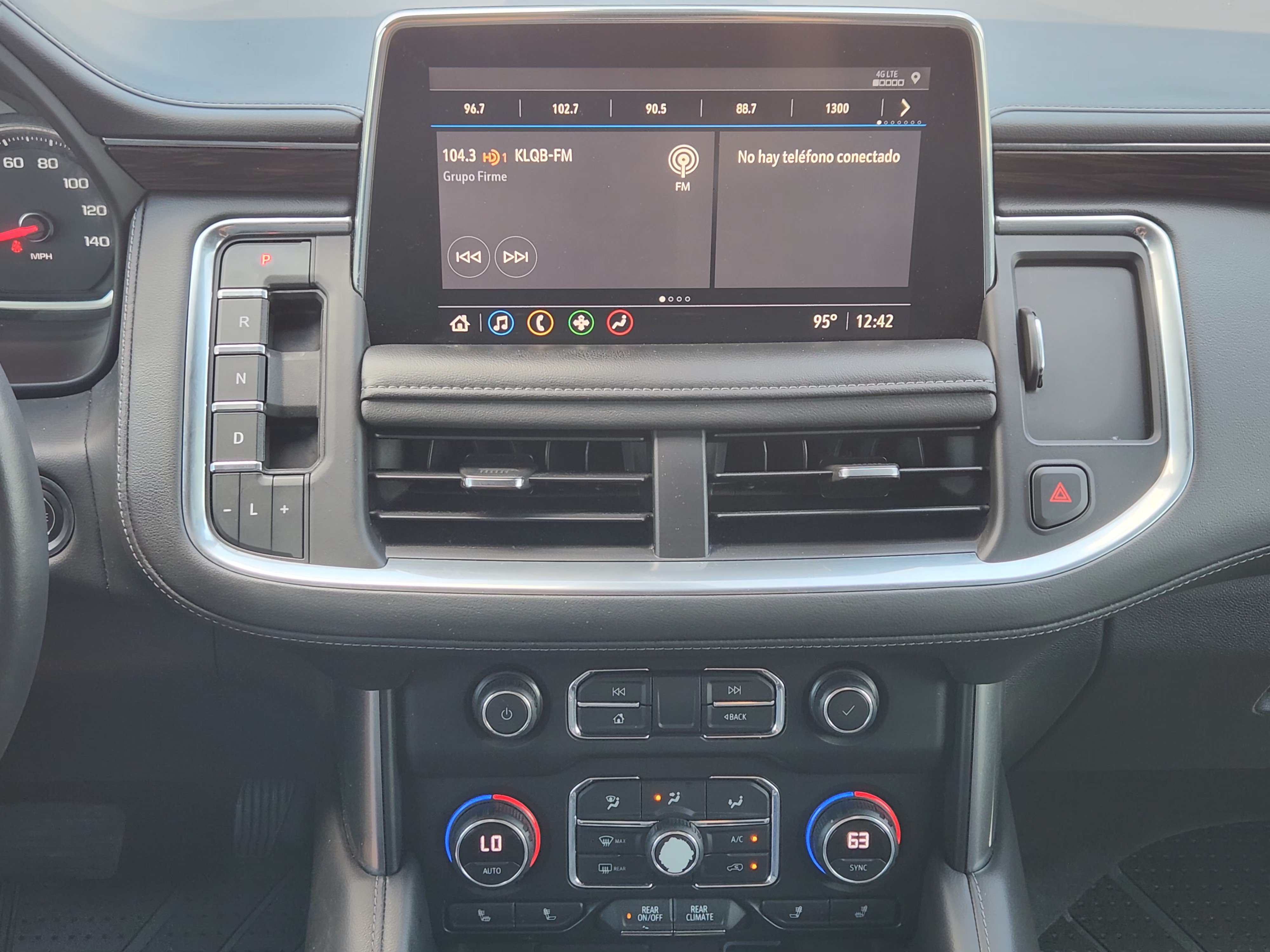 Used 2021 Chevrolet Suburban Z71 w/ Z71 Off-Road Package AWD/4WD image 16