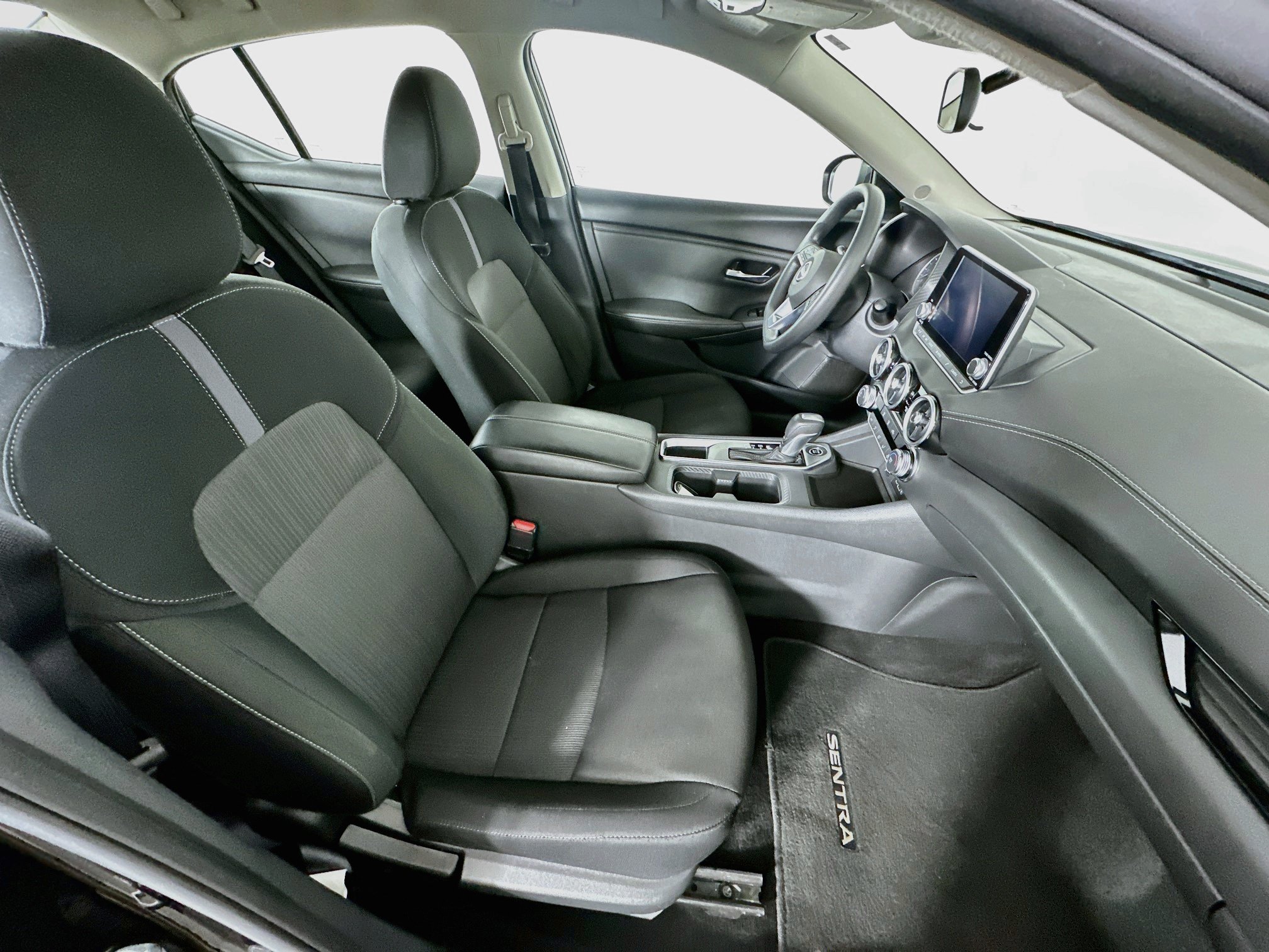 Used 2025 Nissan Sentra SV FWD image 28