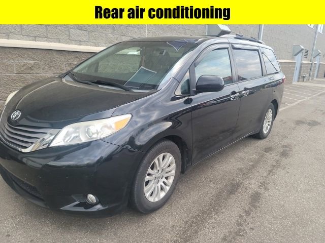 Used 2015 Toyota Sienna XLE w/ XLE Navigation Package image 4