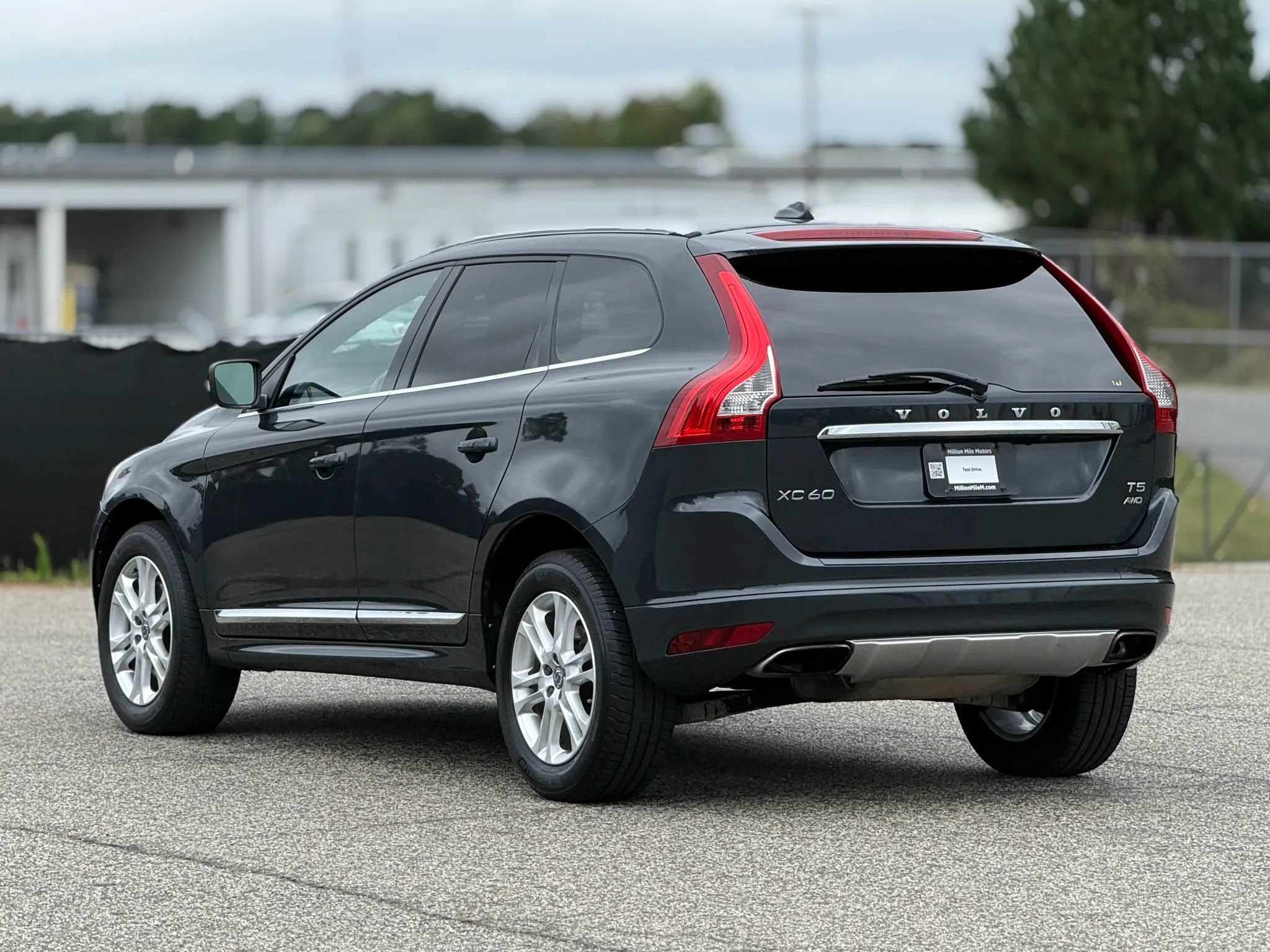 Used 2015 Volvo XC60 T5 w/ Proximity Package AWD/4WD image 10