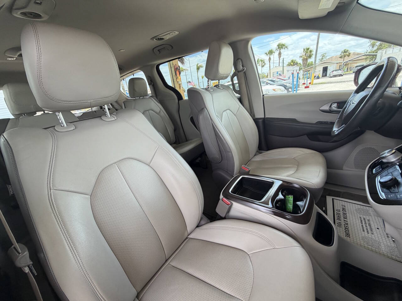 Used 2017 Chrysler Pacifica Touring-L Plus FWD image 27