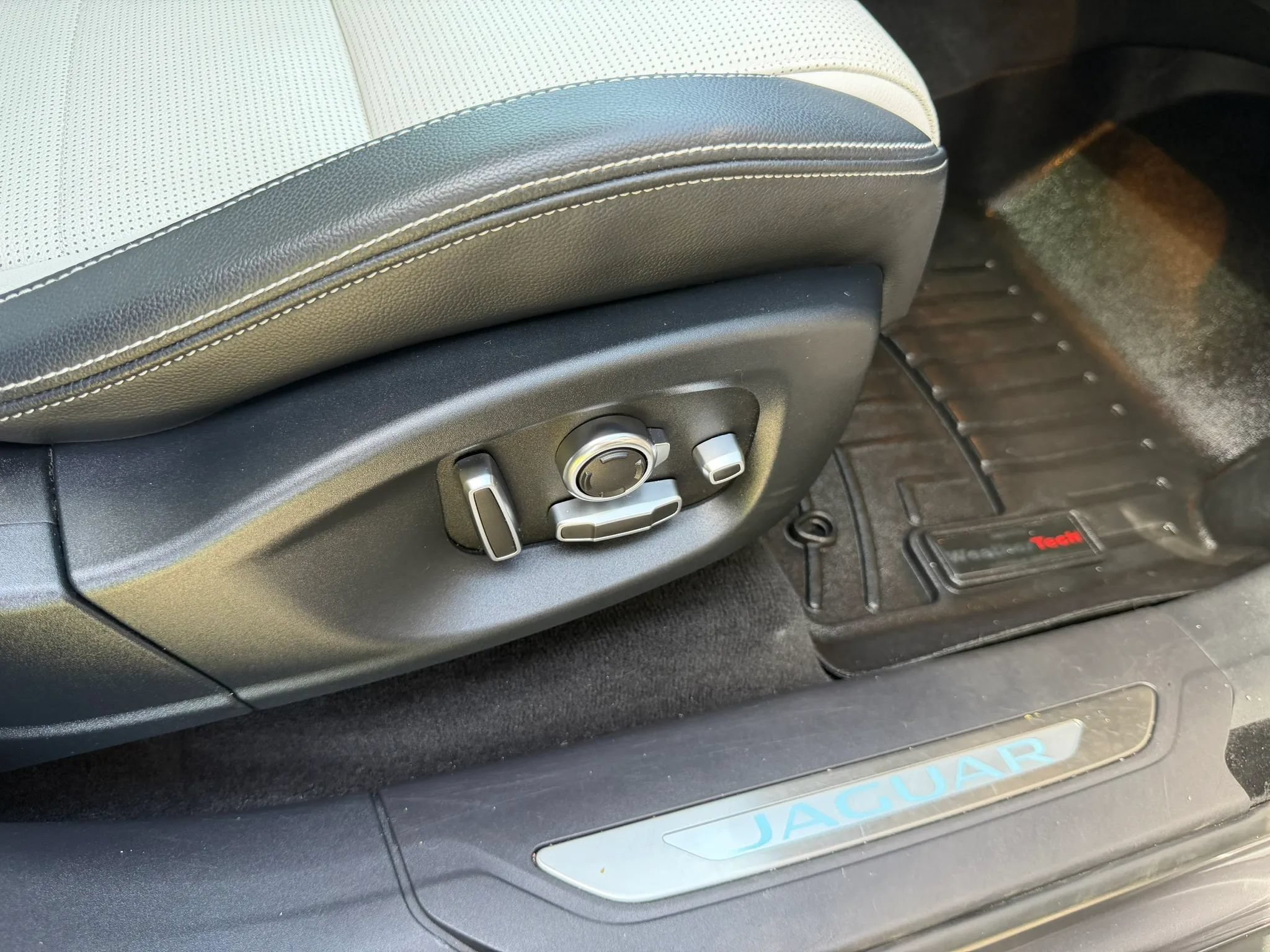 Used 2020 Jaguar F-PACE R-Sport AWD/4WD image 34