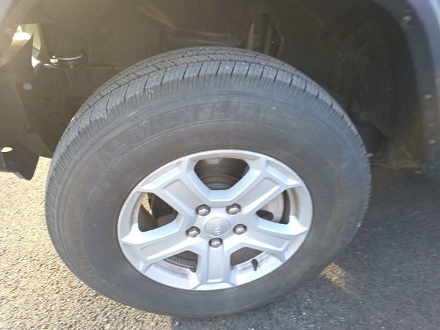 Used 2023 Jeep Wrangler Sport S image 14