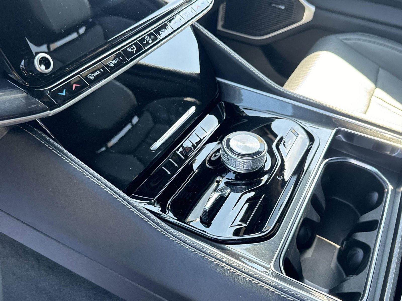 New 2024 Jeep Wagoneer Base w/ Premium Group I image 27