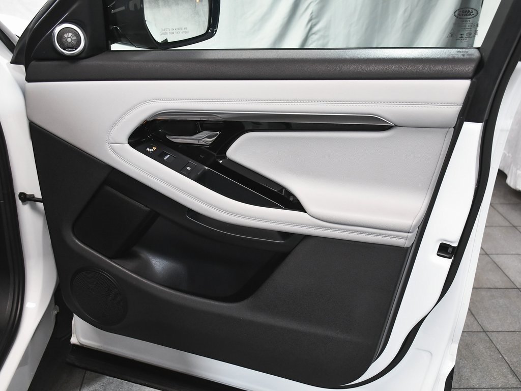 Used 2022 Land Rover Range Rover Evoque SE image 18
