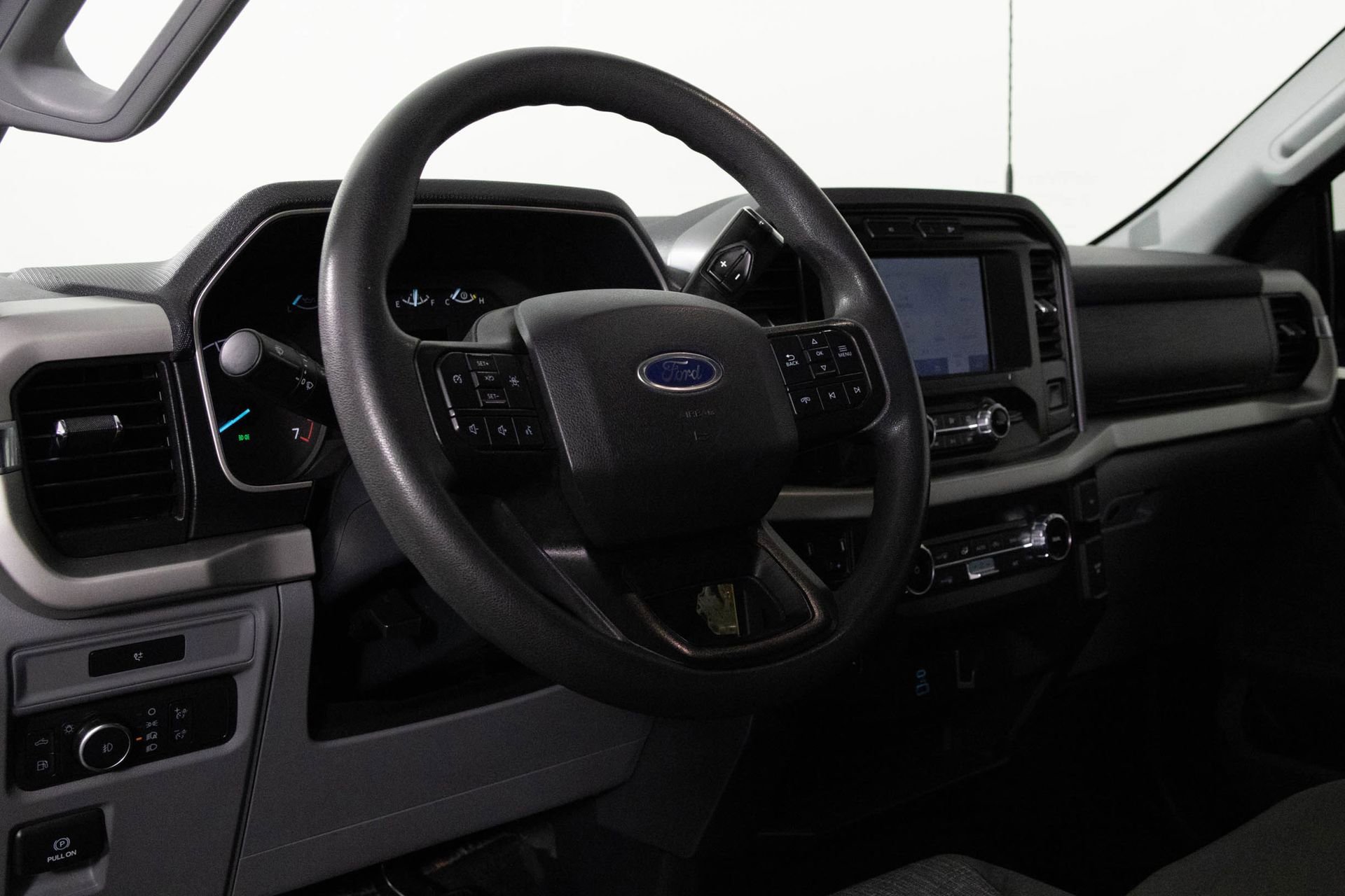 Used 2022 Ford F150 XLT w/ Trailer Tow Package image 5