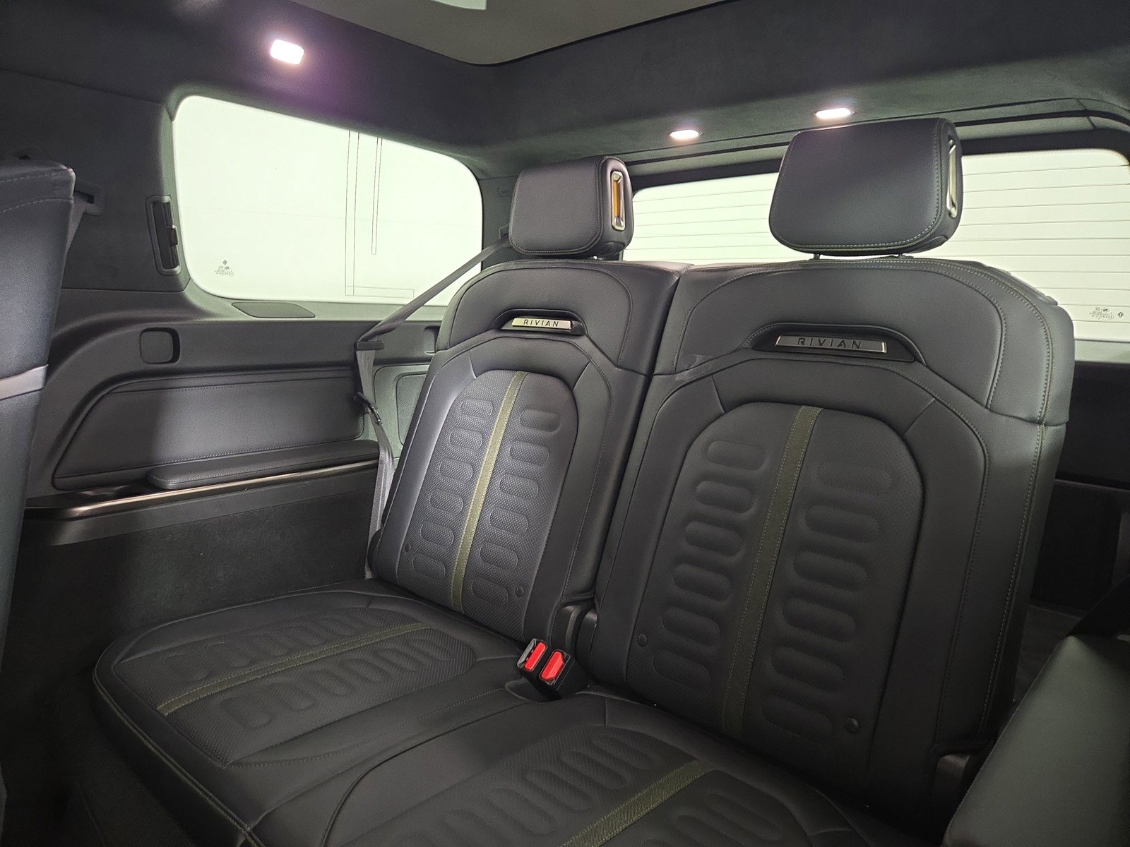 Used 2024 Rivian R1S Adventure image 22