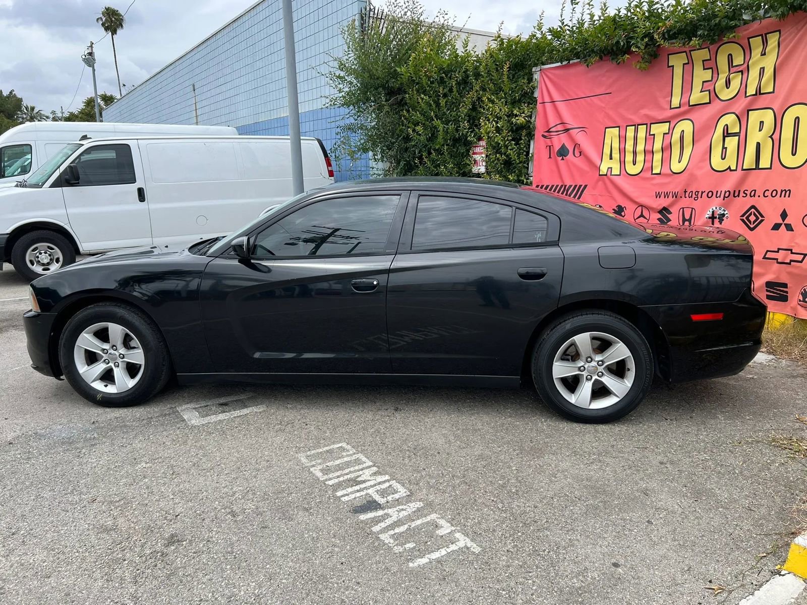 Used 2012 Dodge Charger SE RWD image 7
