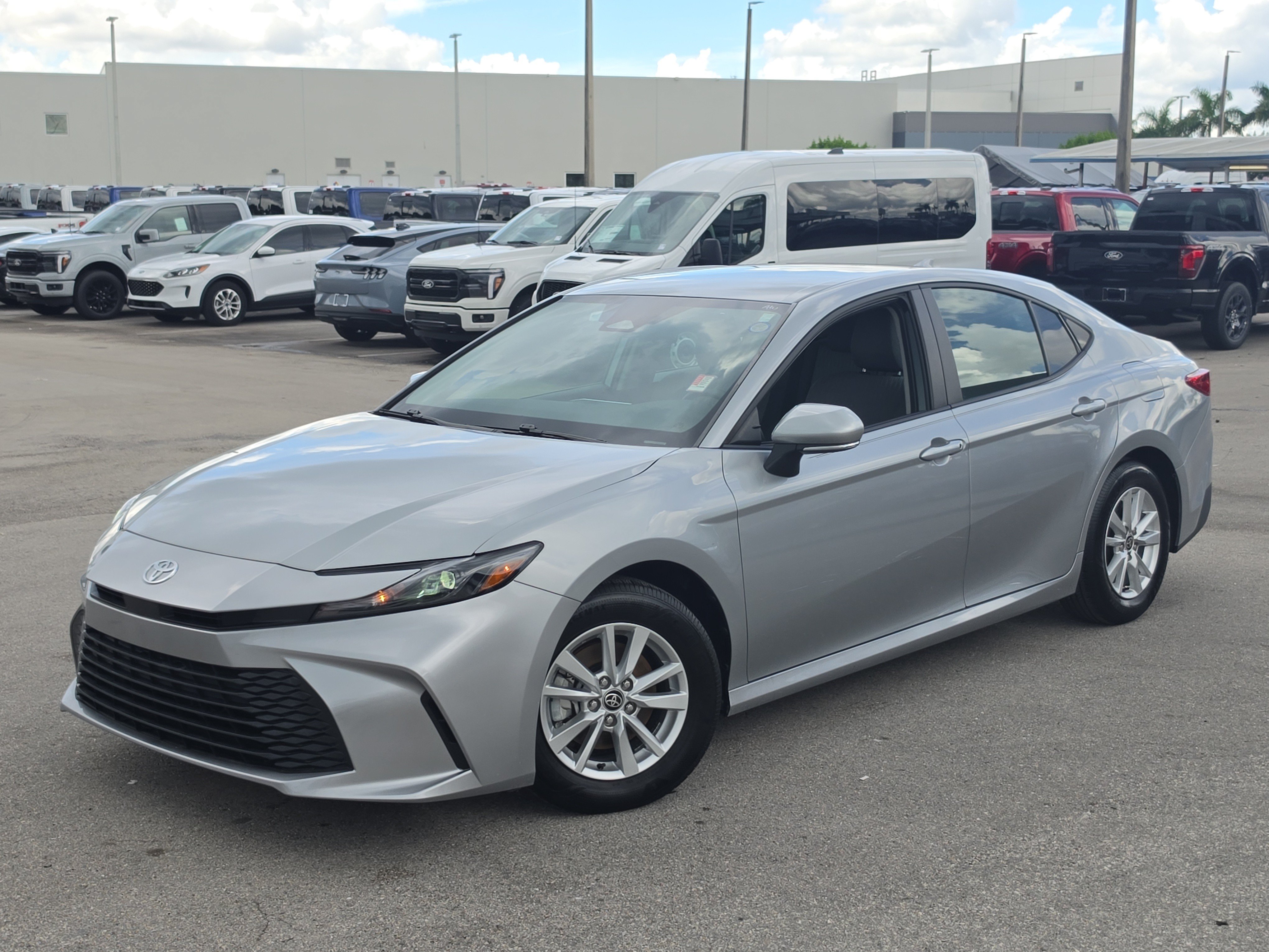 Used 2025 Toyota Camry LE FWD image 29