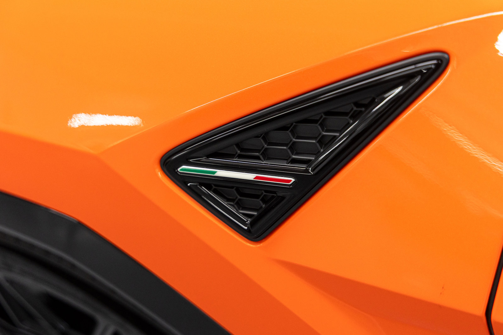 Used 2025 Lamborghini Urus SE image 14