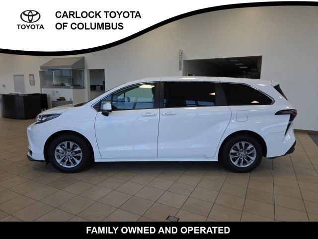 Used 2026 Toyota Sienna LE FWD image 2