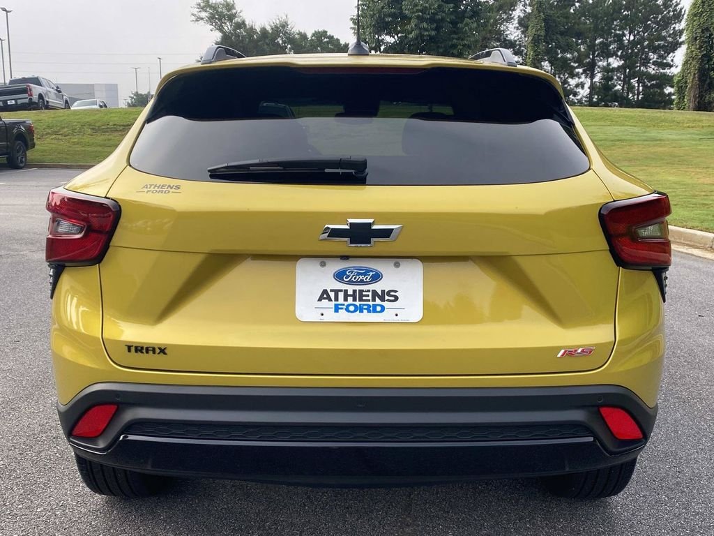 Used 2025 Chevrolet Trax RS w/ Driver Confidence Package FWD image 4