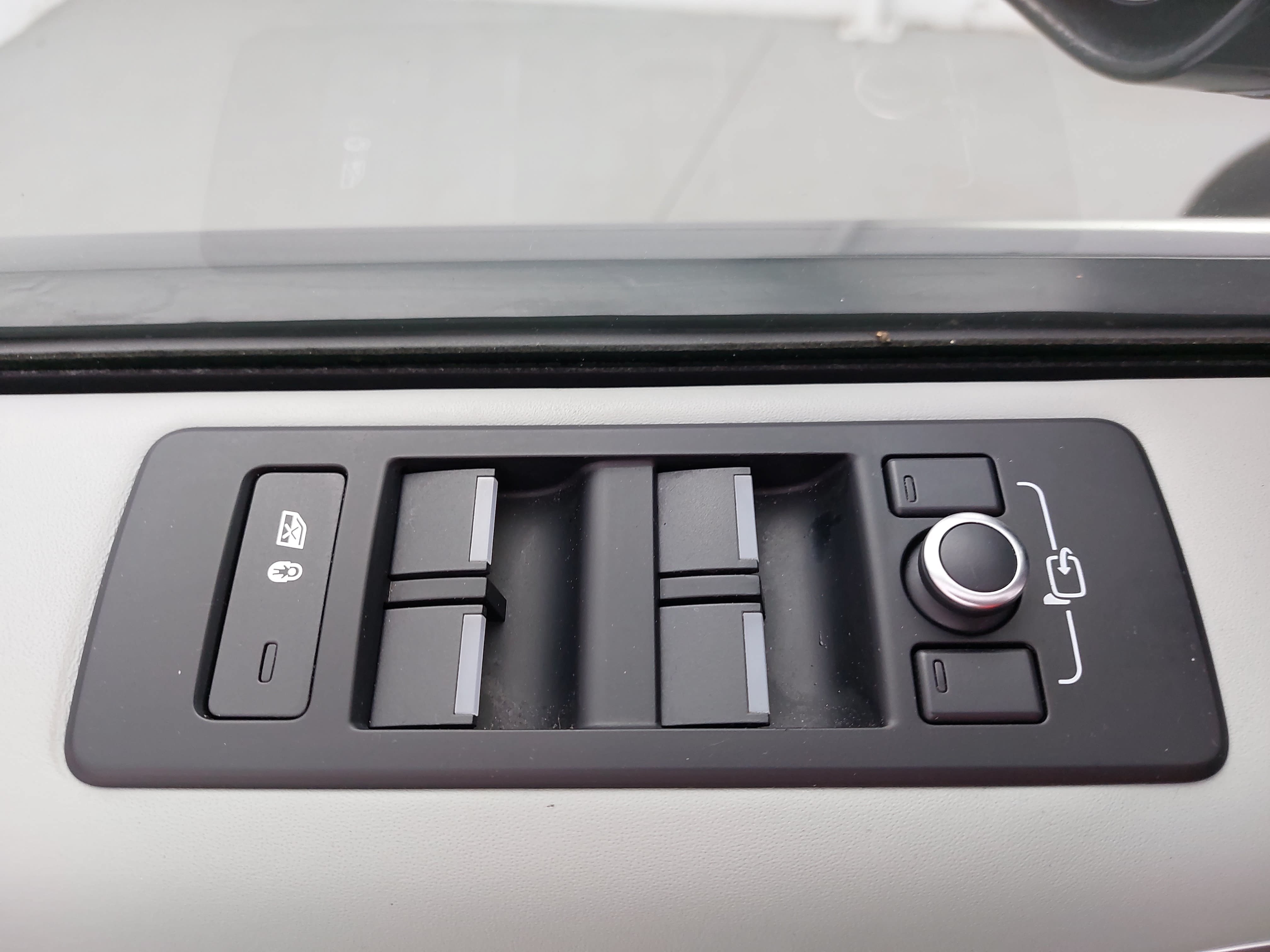 Used 2019 Land Rover Discovery HSE Luxury AWD/4WD image 32
