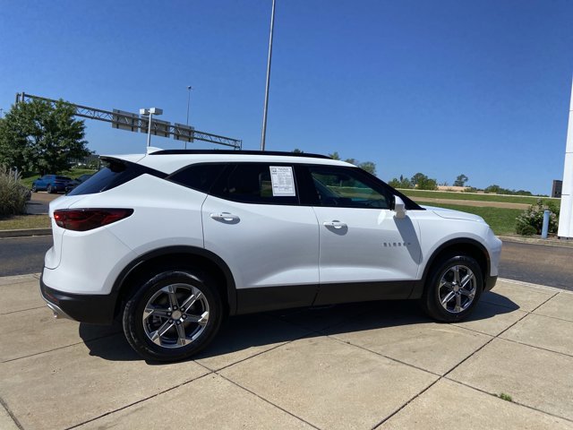 Used 2024 Chevrolet Blazer LT w/ Convenience Package FWD image 12