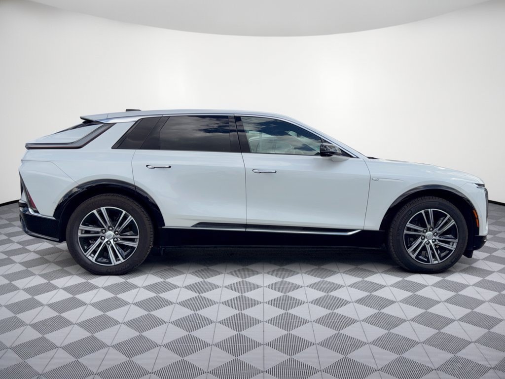 Used 2024 Cadillac Lyriq Luxury RWD image 8