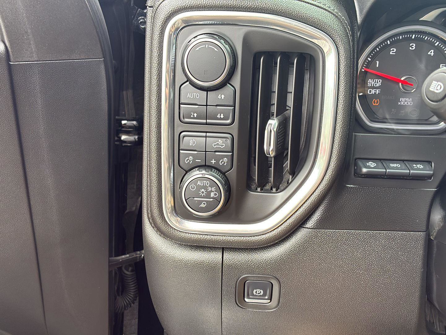 Used 2019 Chevrolet Silverado 1500 High Country w/ Technology Package AWD/4WD image 25