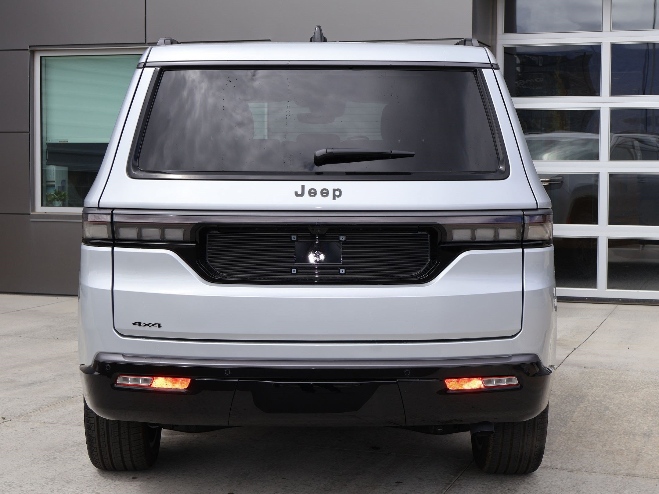 Used 2026 Jeep Grand Wagoneer Summit AWD/4WD image 7