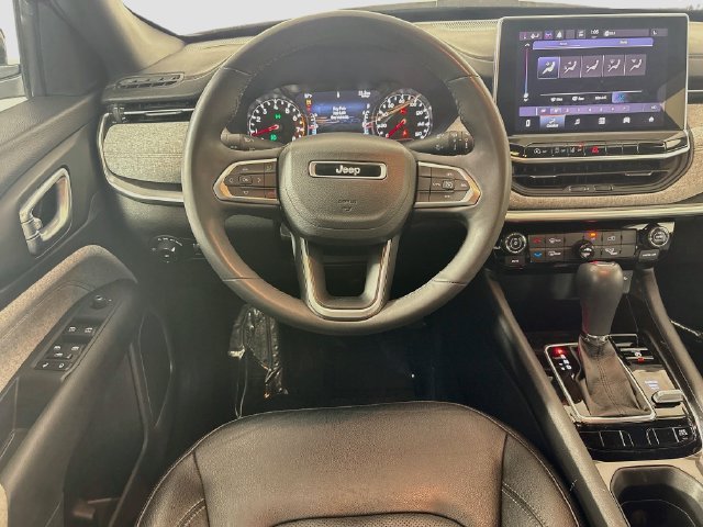 Used 2023 Jeep Compass Latitude AWD/4WD image 20