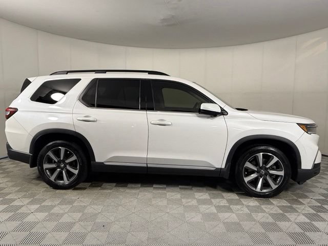 Used 2025 Honda Pilot Touring image 17