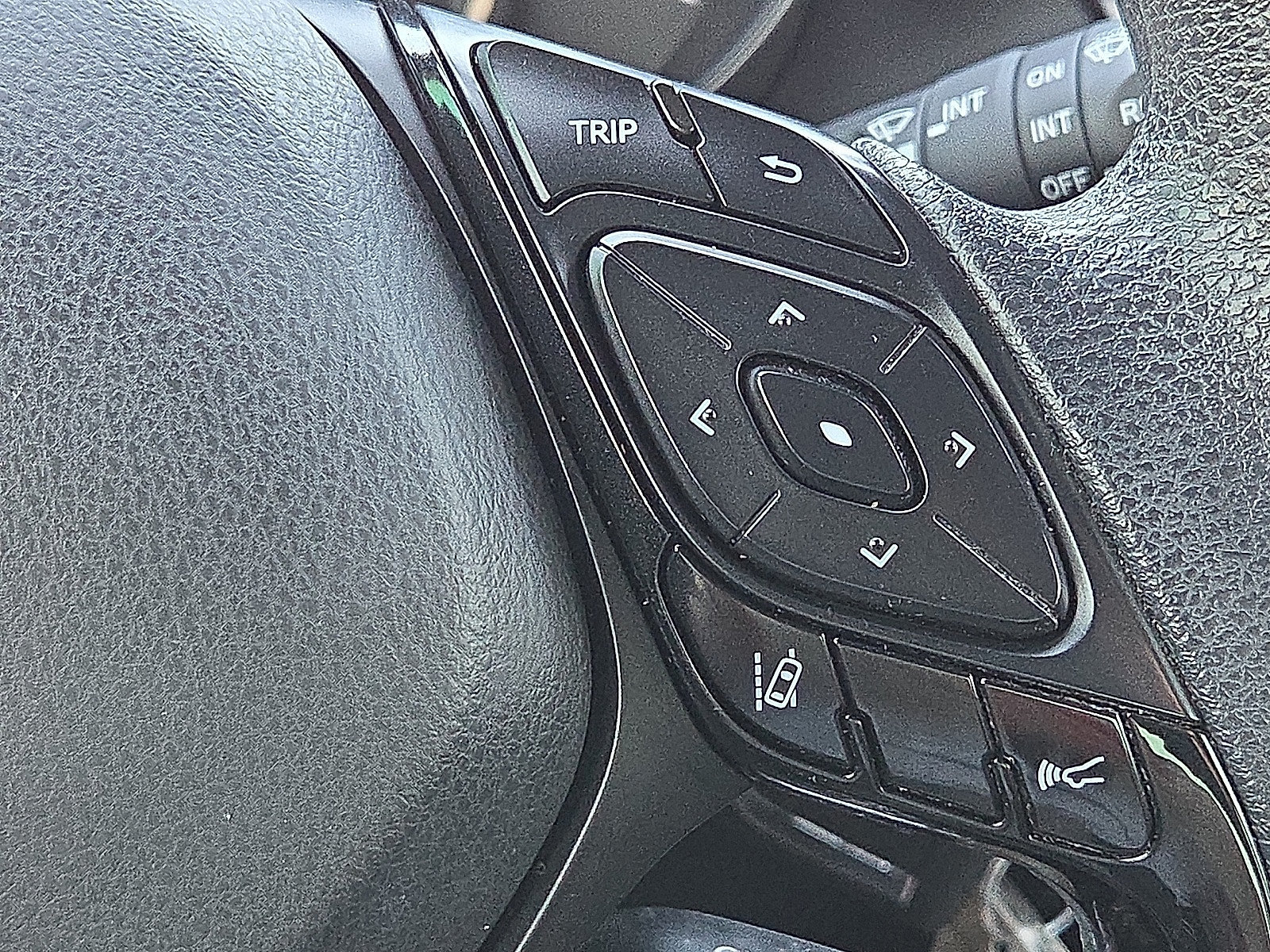 Used 2019 Toyota C-HR LE FWD image 22