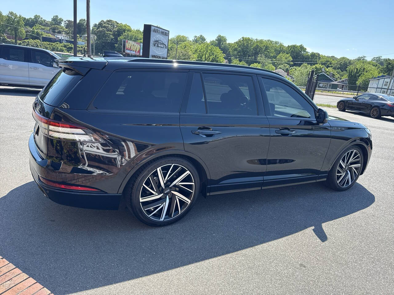Used 2025 Lincoln Aviator Black Label w/ Jet Appearance Package AWD/4WD image 13