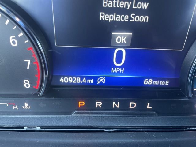 Used 2021 Ford Explorer XLT image 2