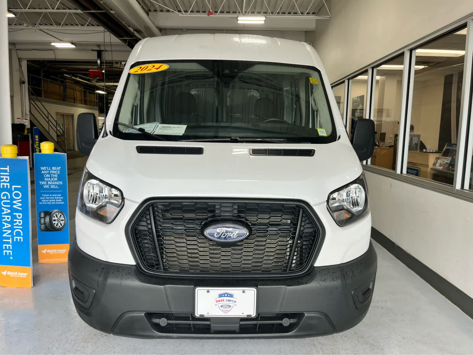 Used 2024 Ford Transit 250 148 Medium Roof RWD image 3