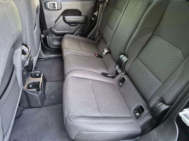 Used 2023 Jeep Gladiator Sport AWD/4WD image 19
