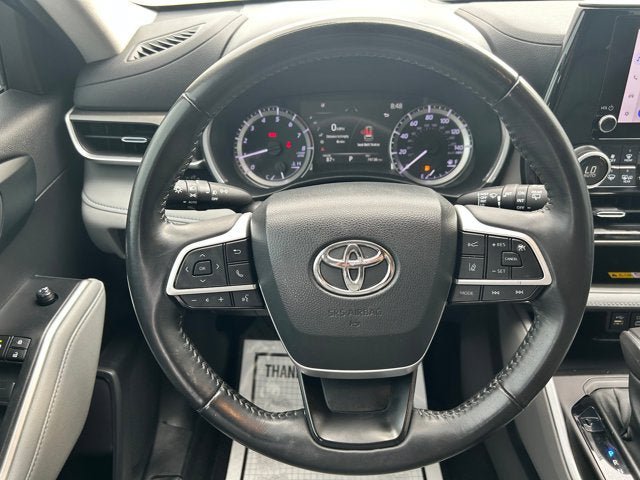 Used 2023 Toyota Highlander XLE FWD image 13