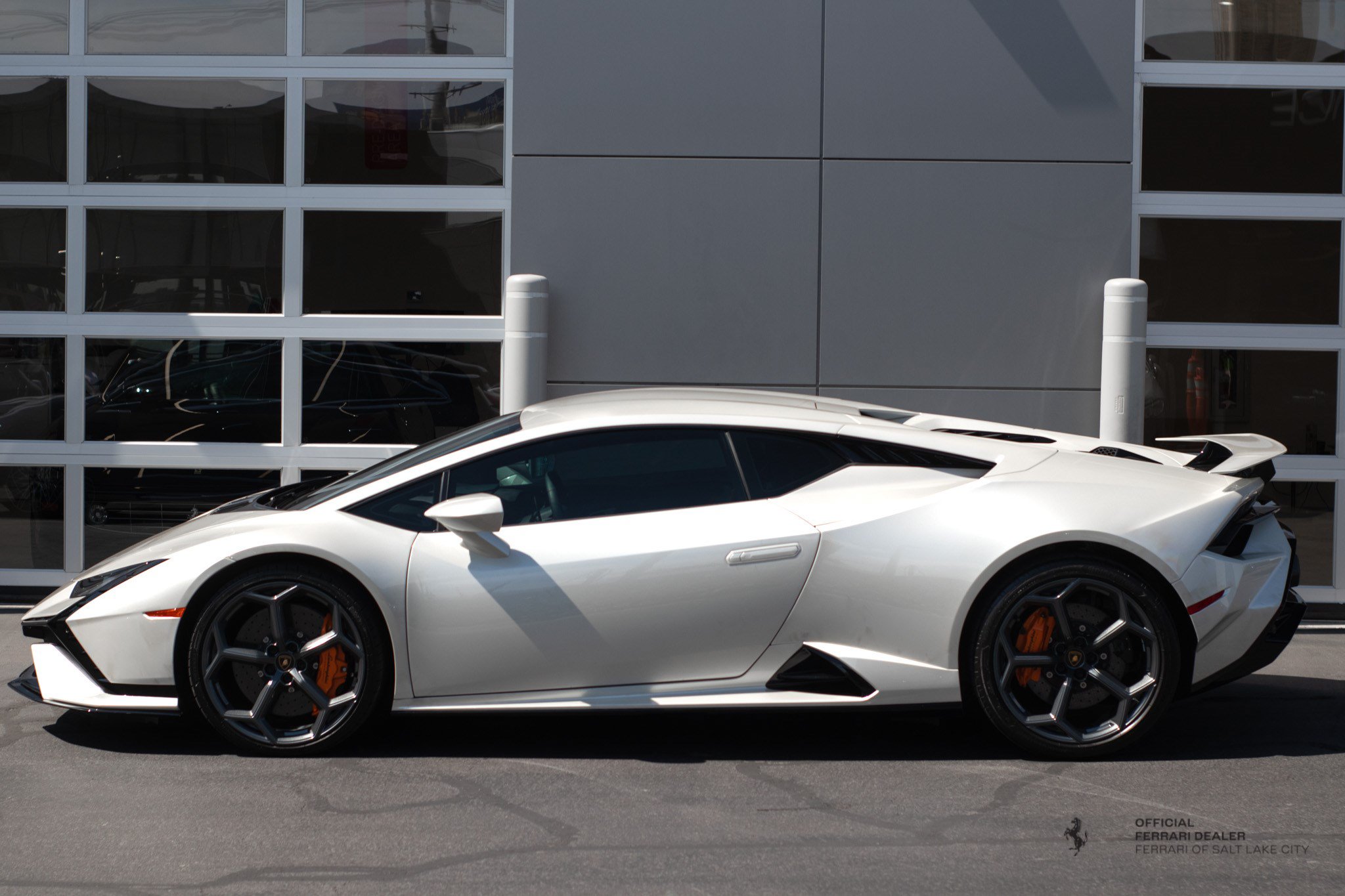 Used 2024 Lamborghini Huracan Tecnica RWD image 2