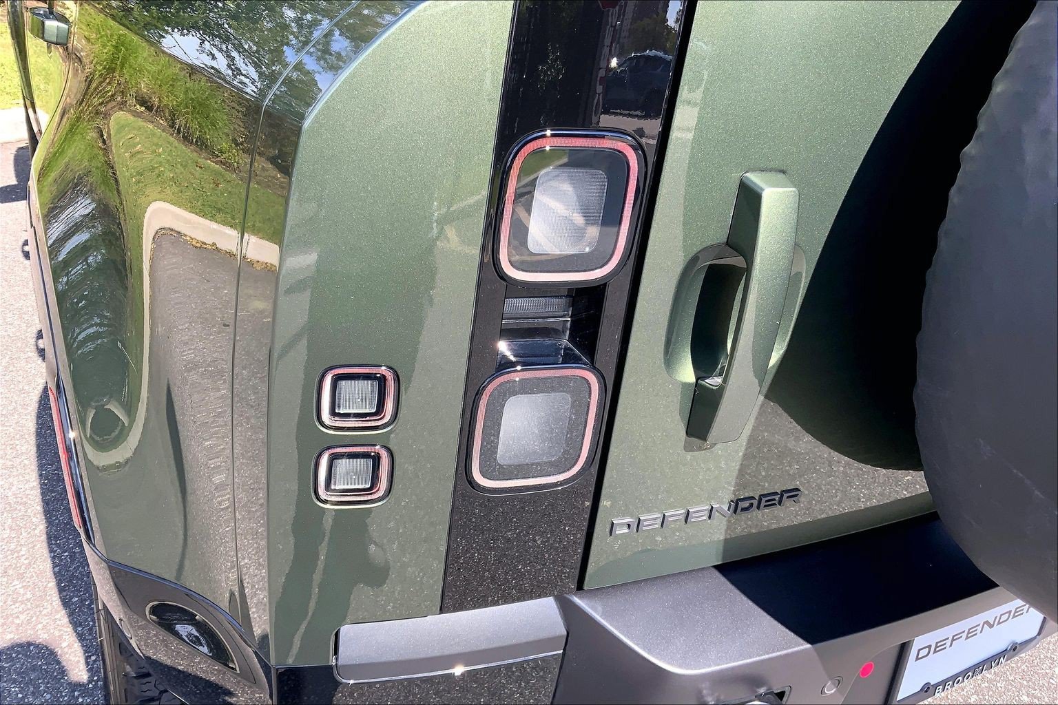 Certified 2026 Land Rover Defender 110 X-Dynamic SE AWD/4WD image 28