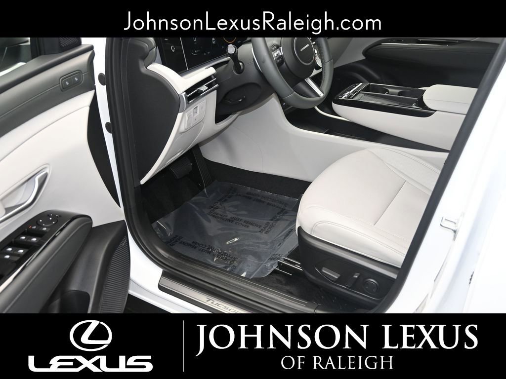 Used 2025 Hyundai Tucson Limited image 12