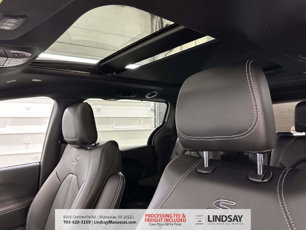 New 2026 Chrysler Pacifica Select w/ S Appearance Package FWD image 18