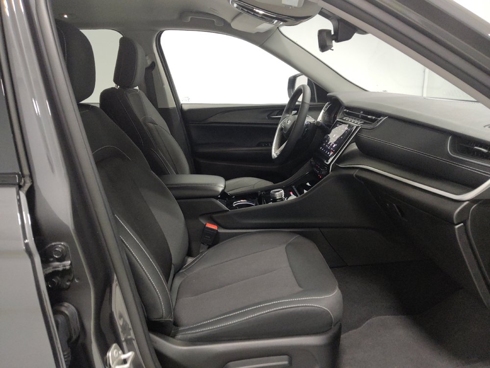 Used 2023 Jeep Grand Cherokee Laredo w/ Luxury Tech Group I AWD/4WD image 21