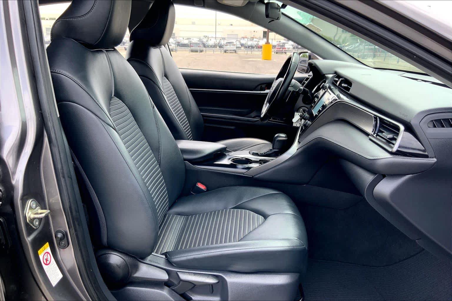 Used 2019 Toyota Camry SE FWD image 9
