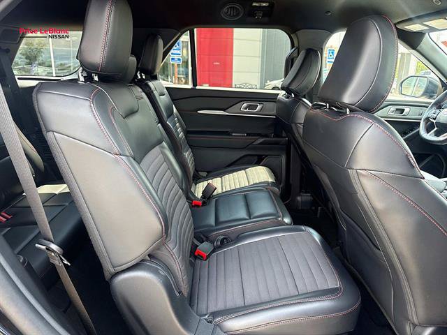 Used 2025 Ford Explorer ST-Line w/ ST-Line Street Pack AWD/4WD image 9