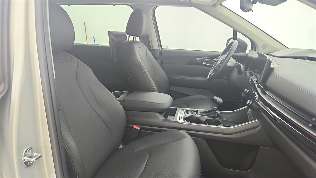 Used 2025 Kia Carnival SX Prestige image 35