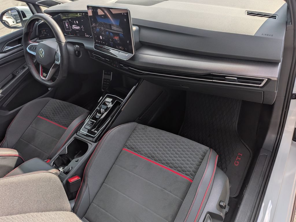 Used 2026 Volkswagen GTI SE FWD image 30